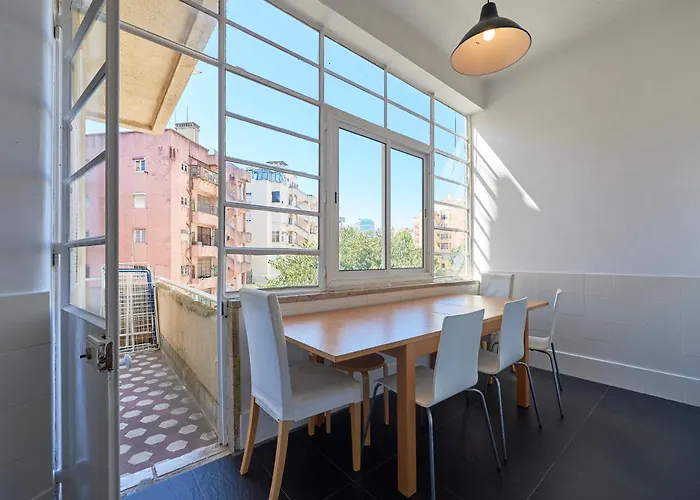 Spacious With Balcony In A Coliving In Alameda Homestay