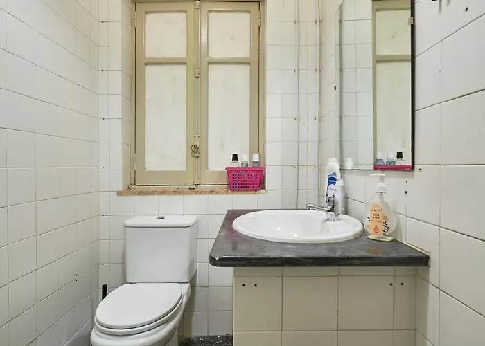 Spacious With Balcony In A Coliving In Alameda Δωμάτια σε οικογενειακή κατοικία