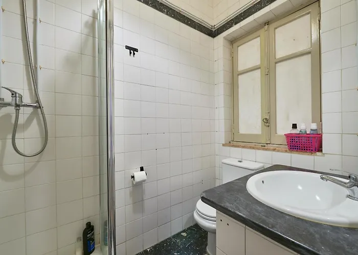 Spacious With Balcony In A Coliving In Alameda Quarto em Acomodações Particulares