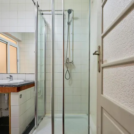 Rum i privatbostad Spacious With Balcony In A Coliving In Alameda Lisboa