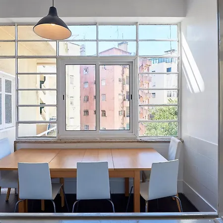 Spacious With Balcony In A Coliving In Alameda Apartamento
