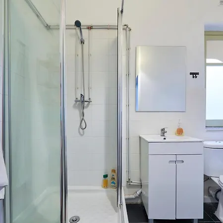 Apartment Spacious With Balcony In A Coliving In Alameda Lisbon