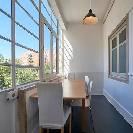 Spacious With Balcony In A Coliving In Alameda Apartment *